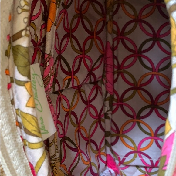 PERFECT CONDITION VERA BRADLEY PURSE - Picture 5 of 8